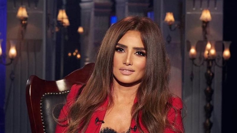 زينة تتصدر التريند بسبب مسلسل ورد وشوكولاتة وإطلالاتها الجريئة